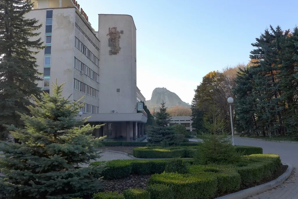 Сколько санаториев в железноводске. Санаторий дубовая роща Железноводск. Санаторий «дубовая роща», г. Железноводск. Город Железноводск санаторий дубовая роща. Кавказские Минеральные воды санаторий дубовая роща.