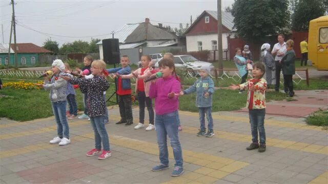 В настоящее время на улице Некрасова реализуется благоустройство зоны семейного 