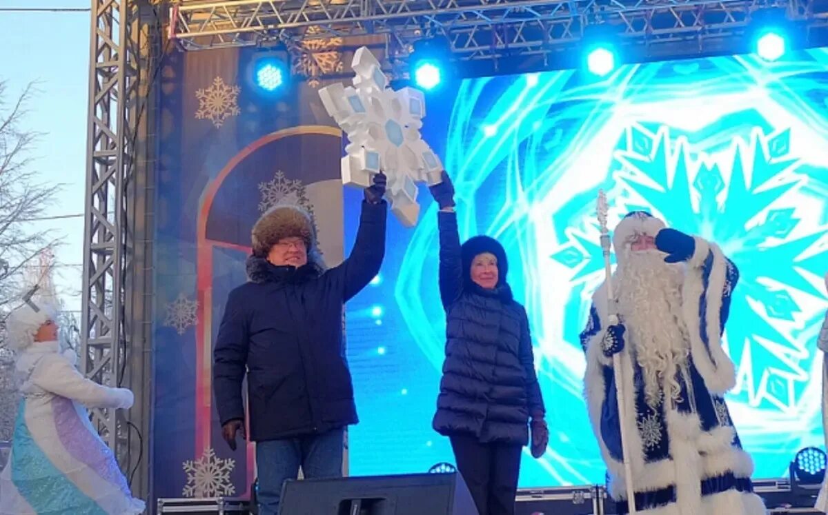 Киров новогодняя столица. Киров новый год 2025. Новогодняя 2025 москва. Киров новогодняя столица. Хрустальная снежинка символ новогодней столицы.