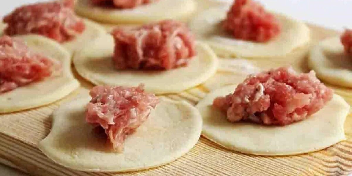 Домашние полуфабрикаты. Полуфабрикаты пельмени вареники. Хинкали полуфабрикат. Пельмени полуфабрикаты. Процесс приготовления пельменей.