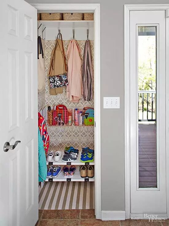 Armário Cápsula: O que é? Vantagens, Dicas e 60 Fotos Inspiradoras Narrow closet