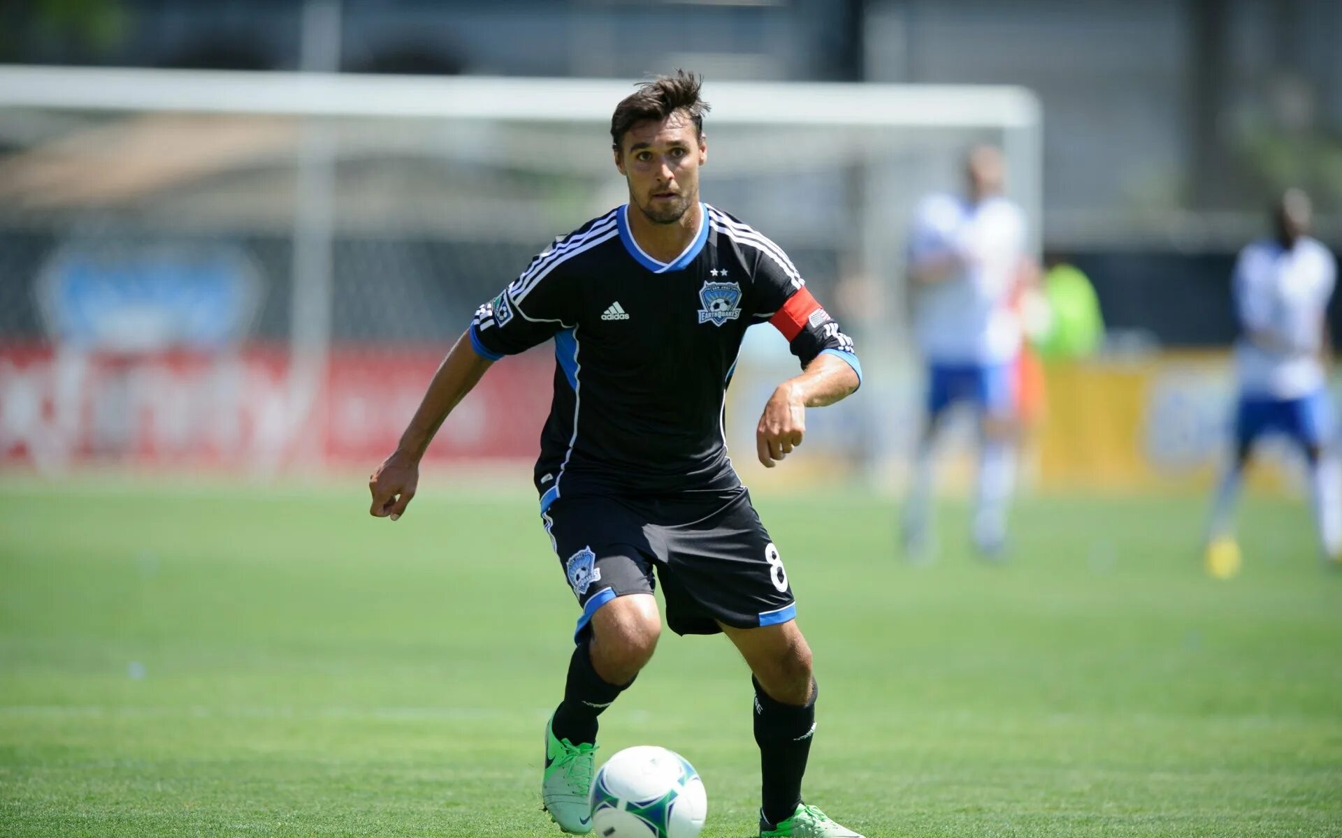 Нападающий в футболе. Месси 2014 в барселоне. Форвард игрок. Форвард футболист. Resolut1on в очках.