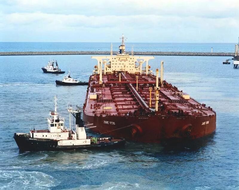 Станция кораблей как называется. Самый большой корабль в мире кнок Невис. Кнок Невис судно. Seawise giant танкер.