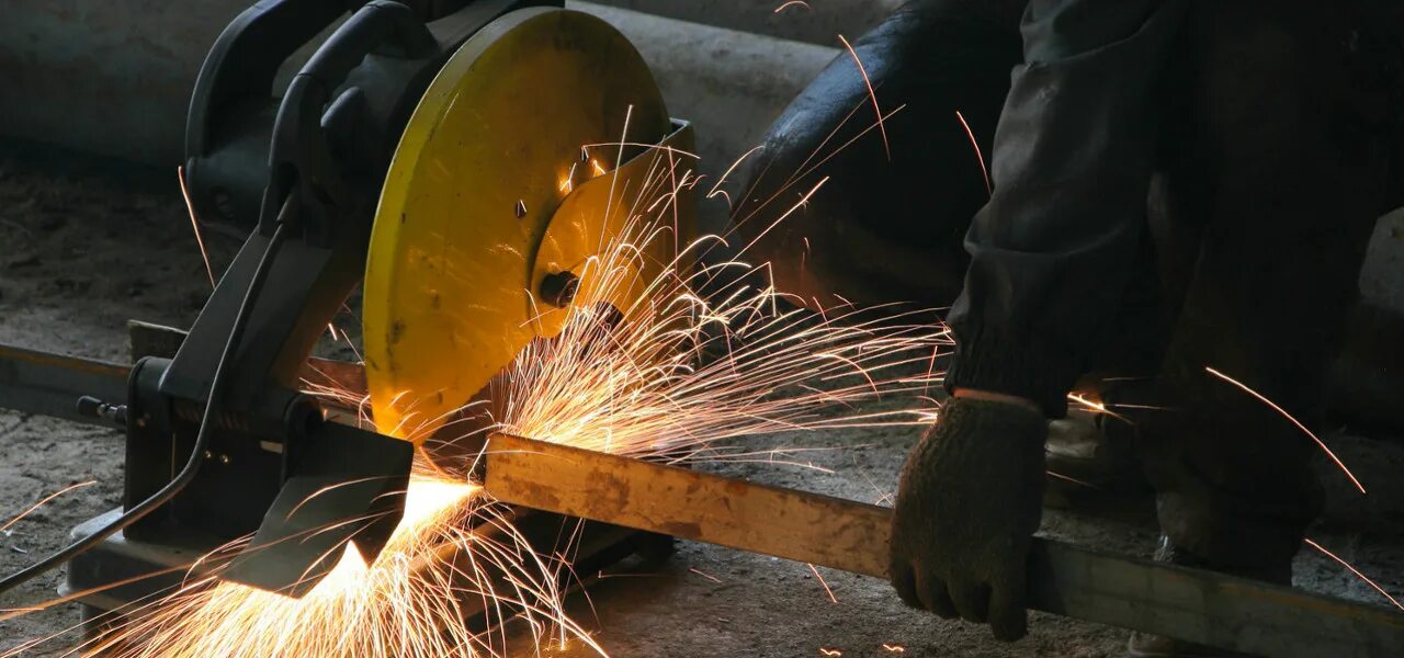 Резка металлопроката. Резка металлопроката. Абразивная резка. Машина для распила металла. Резка металлопроката.