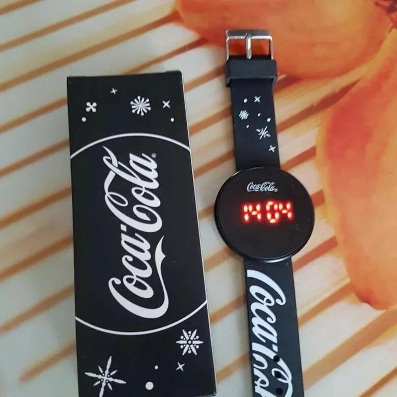 Часы кока кола настенные. Часы cola. Часы cola. Радио кока кола. Радио coca cola.