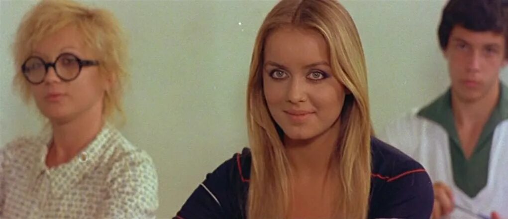 Лицеистка. Лицеистка (италия 1975). Отличница и второгодники фильм. Лицеистка (италия 1975). Лицеистка фильм 1975 кадры.