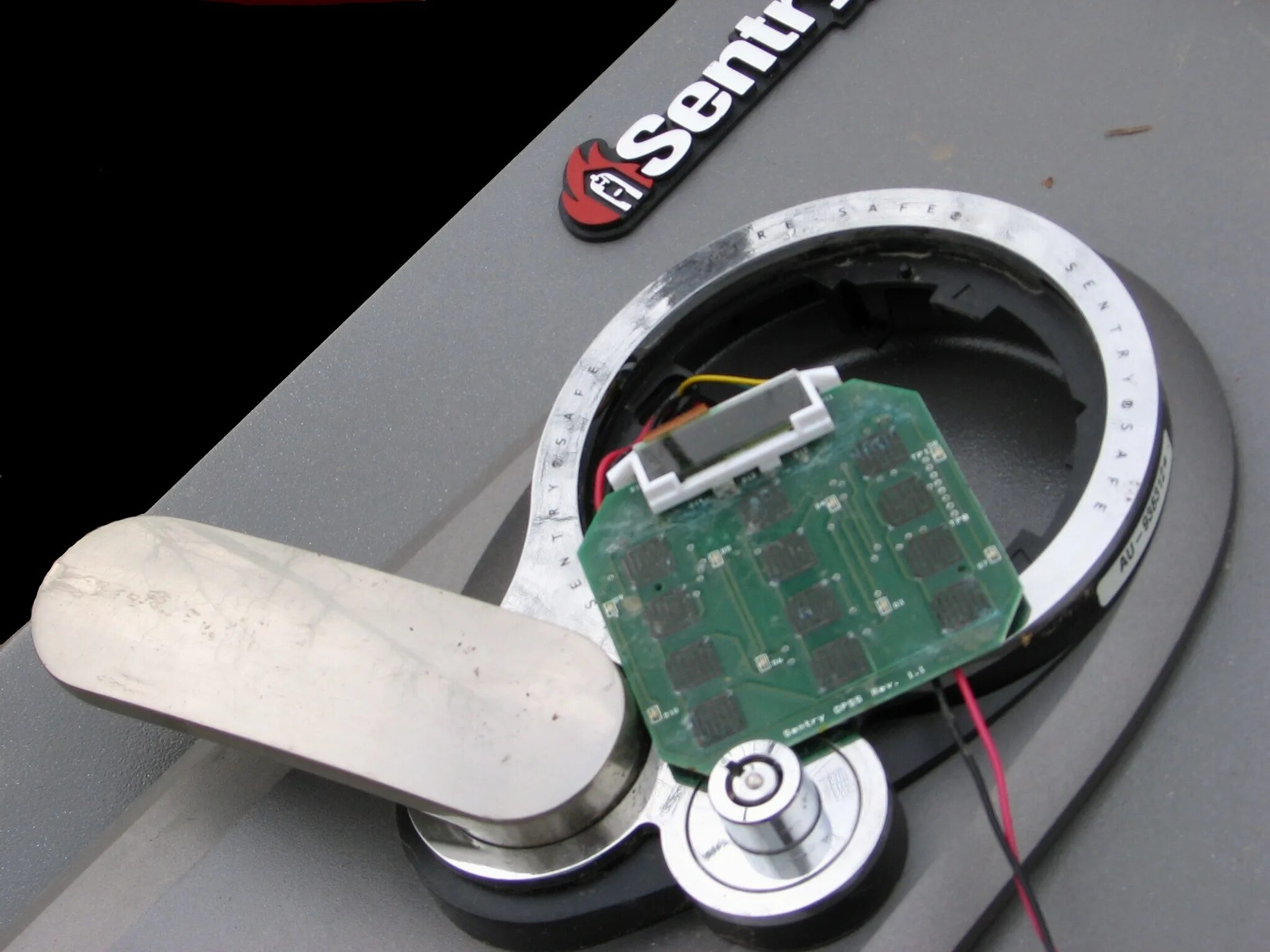 Safe course. Brute-force замок. lock safe crack. cracked safe. how to open sentry safe without key or combination.