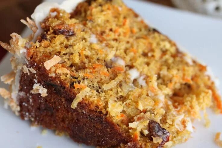 Морковный пирог с изюмом и орехами