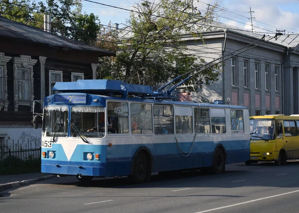 Троллейбус двигается. Зиу 682 квр бкм. троллейбус зиу 682 москва. зиу-7 троллейбус. зиу 682 екатеринбург.