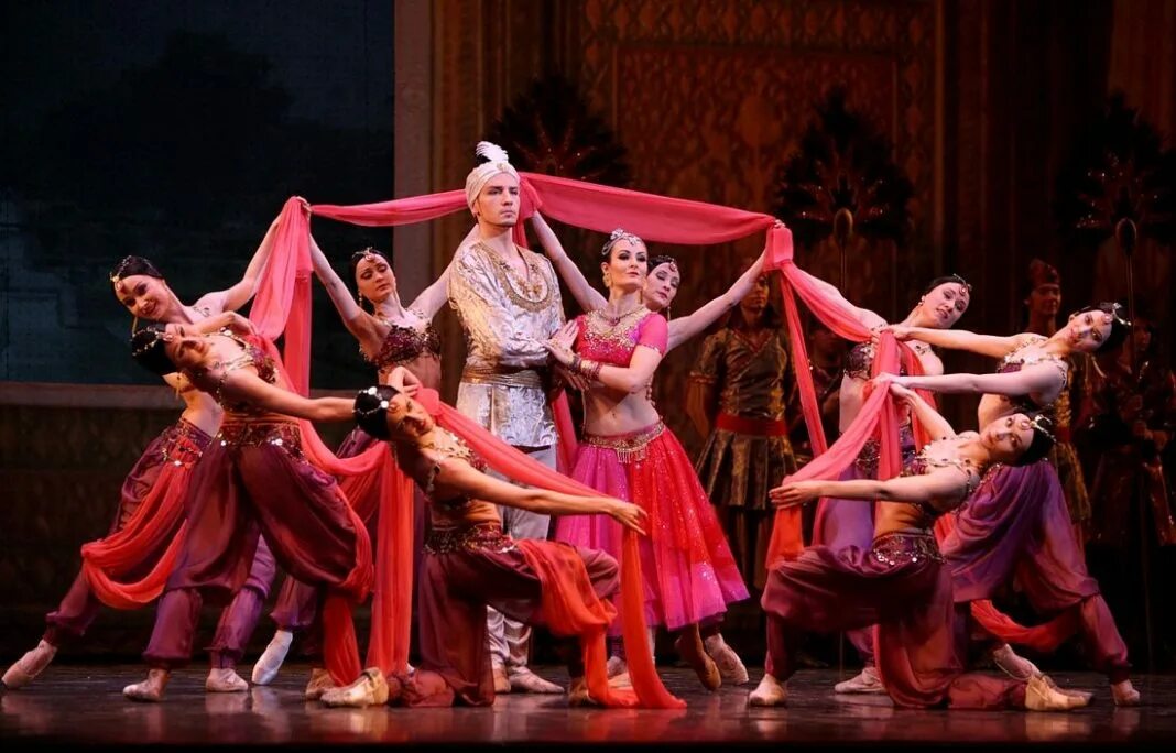 баядерка кремлевский балет. балет баядерка владивосток. манипури язык. индийская опера. опера садко веденецкий гость.
