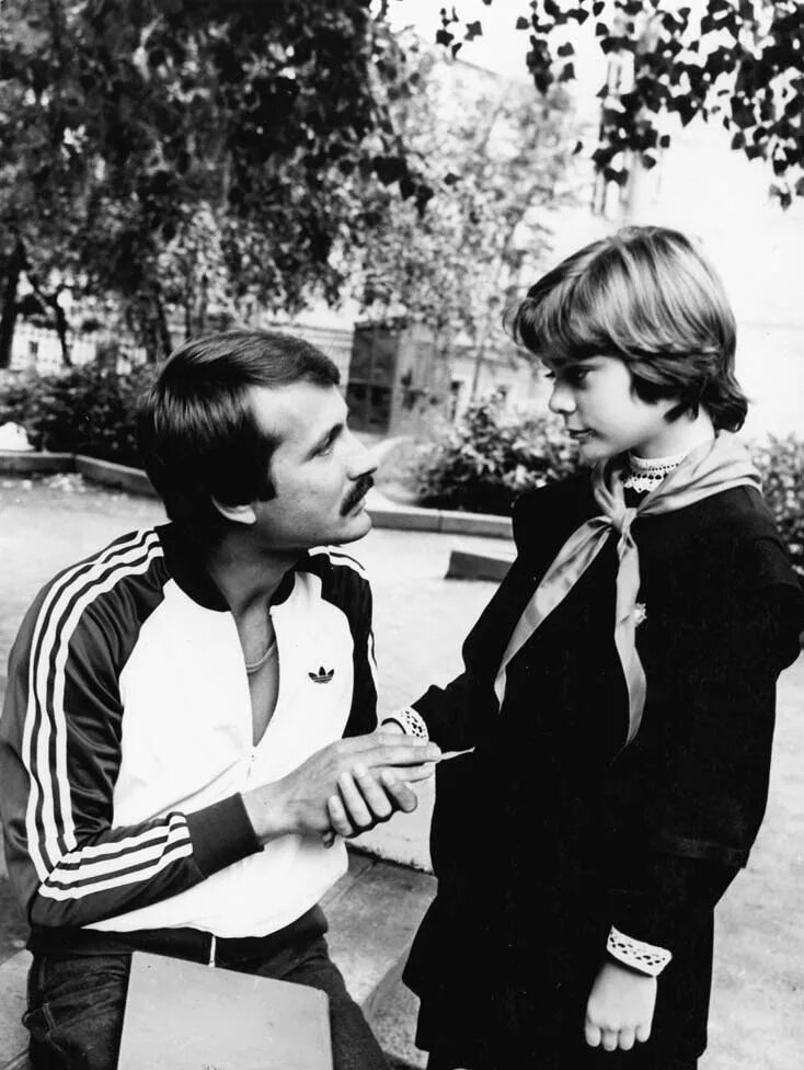 Гостья из будущего. Алиса селезнева 1984. гостья из будущего фильм 1984. миелофон алиса гостья из будущего. телесериал 1984 гостья из будущего.