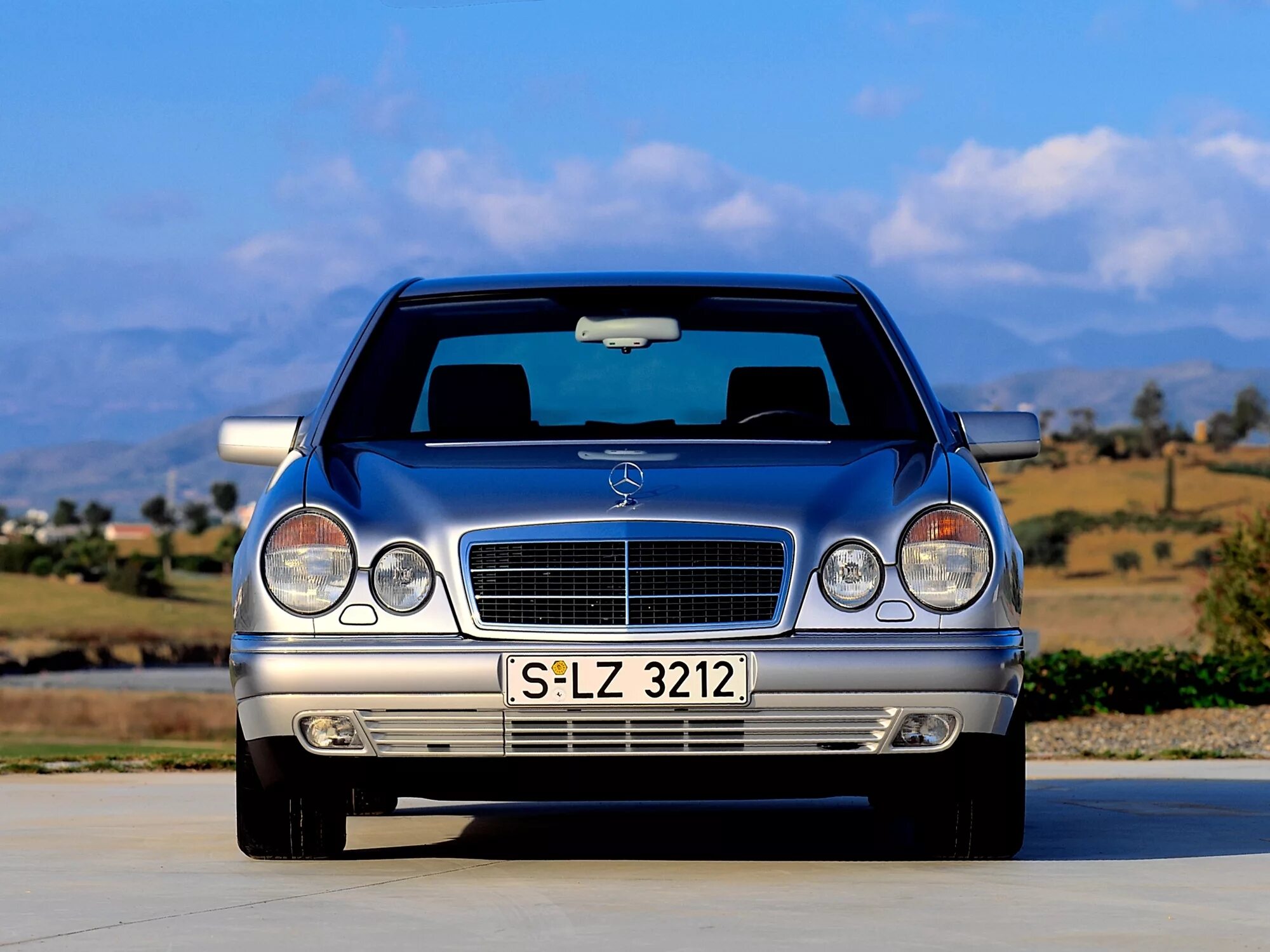 Характеристики автомобилей мерседес. Mercedes-benz w210. мерседес бенц w210. mercedes benz e class w210. мерседес w210 e200.