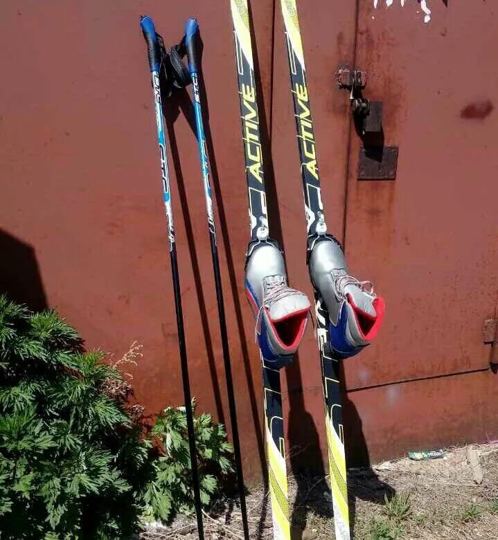Купить лыжи б у на авито. Лыжи беговые Юла. Лыжи за 1000 рублей. Пикапики лыжи. Лыжи в палисаде.