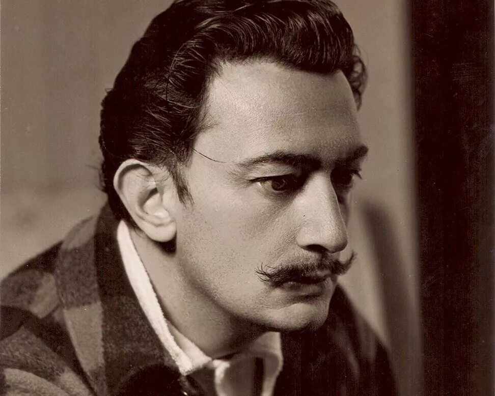 История сальвадора дали. Salvatore Dali. Salvador Dali молодой. Сальвадор дали фото художника. Сальвадор дали в юности.