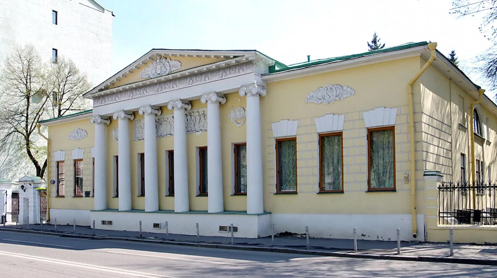 Усадьба лопухиных в москве. Особняк лопухиных-станицких – музей л.н. толстого.. дом лопухина – станицкой в москве.