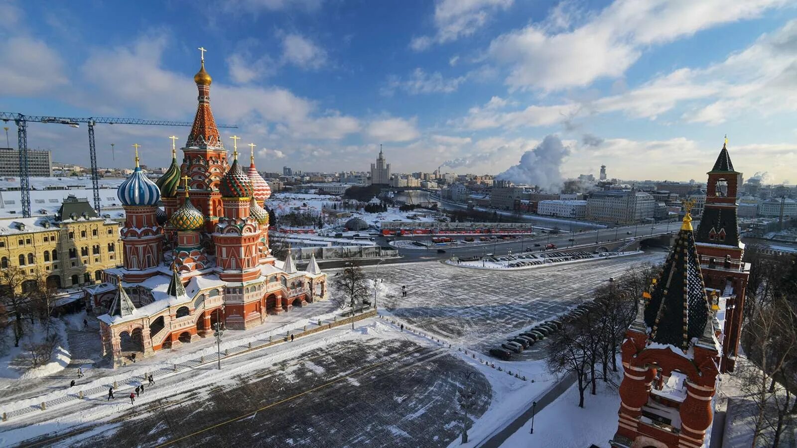 Москва зимой. Москва вид Василия Блаженного с Варварки. Храм Василия Блаженного зимой. Вид на собор Василия Блаженного с моста. Зимний Кремль Москва.