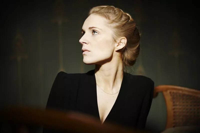 Agnes перевод. Agnes перевод. Agnes obel певица. Obel. Agnes перевод.