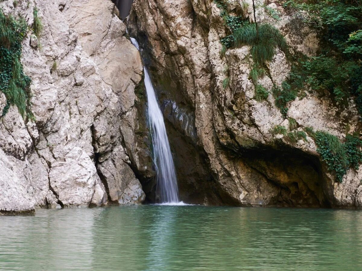 Агурские водопады краснодарский край. Агурский водопад Сочи. Агурское ущелье в Сочи. Национальный парк Агурские водопады. Агурские водопады Туапсе.