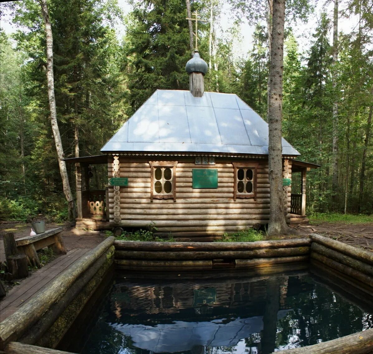 Православный родник. Никандрова Свято-Благовещенская пустынь. Никандрова пустынь Псковская область источники радоновые. Никандрова пустынь источники.