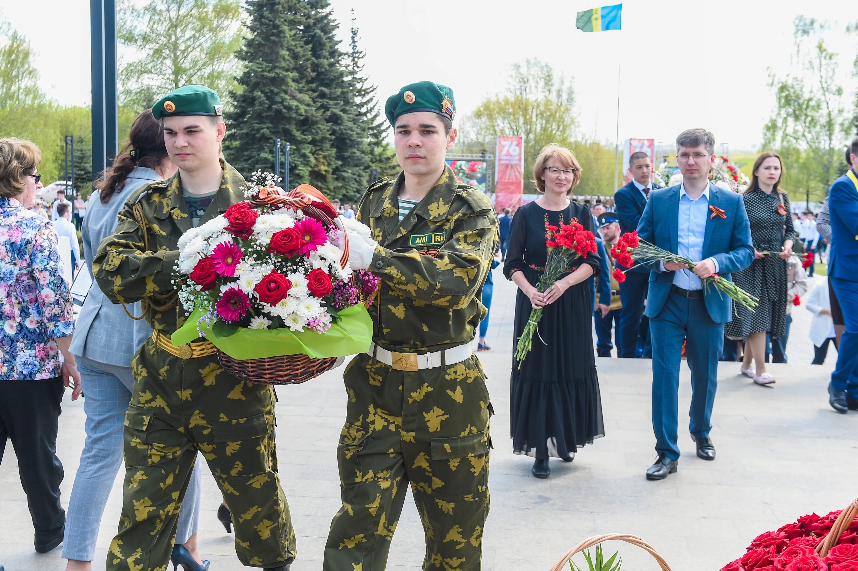 9 мая студенты. Парад Победы Нижнекамск 2021. 9 Мая Нижнекамск парад. Зеленодольск шествие 9 мая.