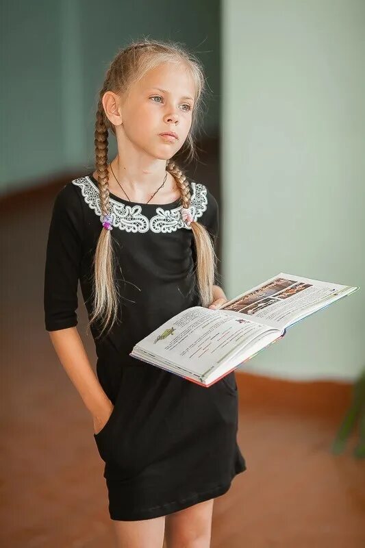 Видео шестиклассницы. Отличник девочка. Школьная отличница. Скромная отличница. Отличница внешность.