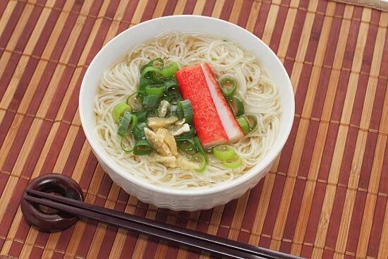 Лапша сомен. Суп с лапшой сомен. сомен тчойи. сомен мидори. flowing somen noodles.
