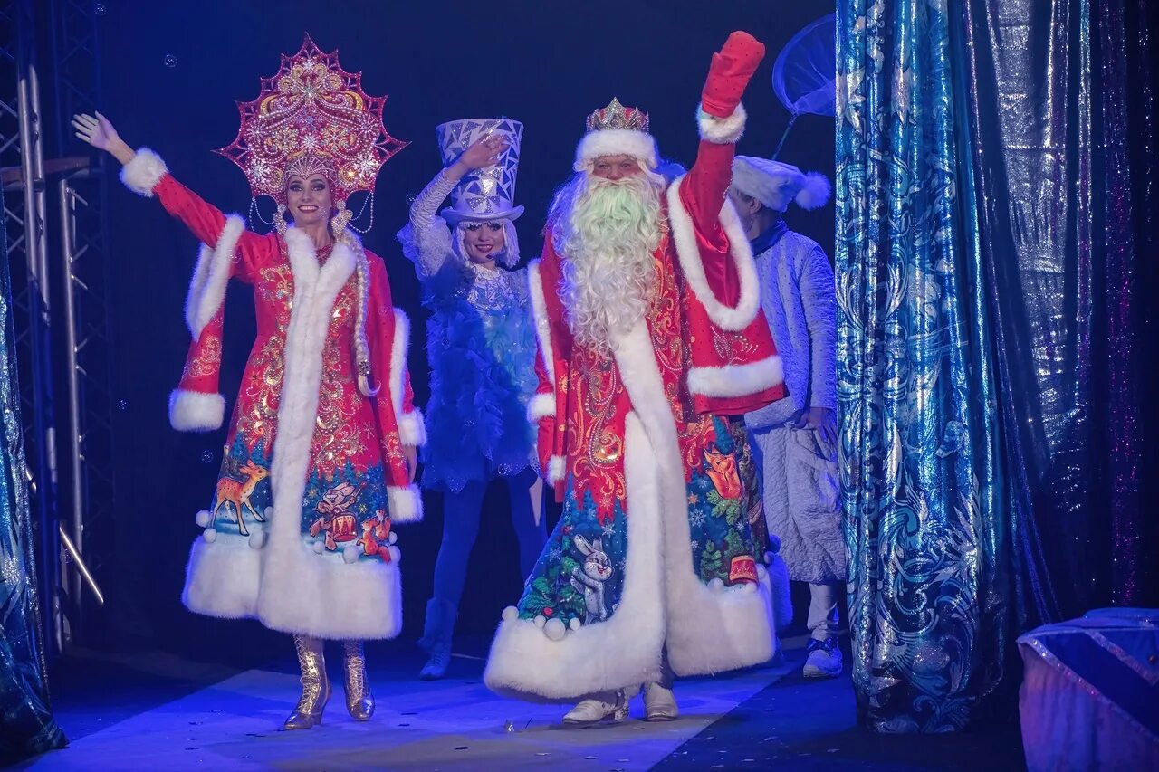 Цирк деда мороза. Цирк на фонтанке дед мороз и снегурочка. Лучший дед мороз. Цирк дед мороз и снегурочка. Новогоднее шоу 2009.