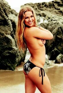 Ronda Rousey Naked and Topless Pics.