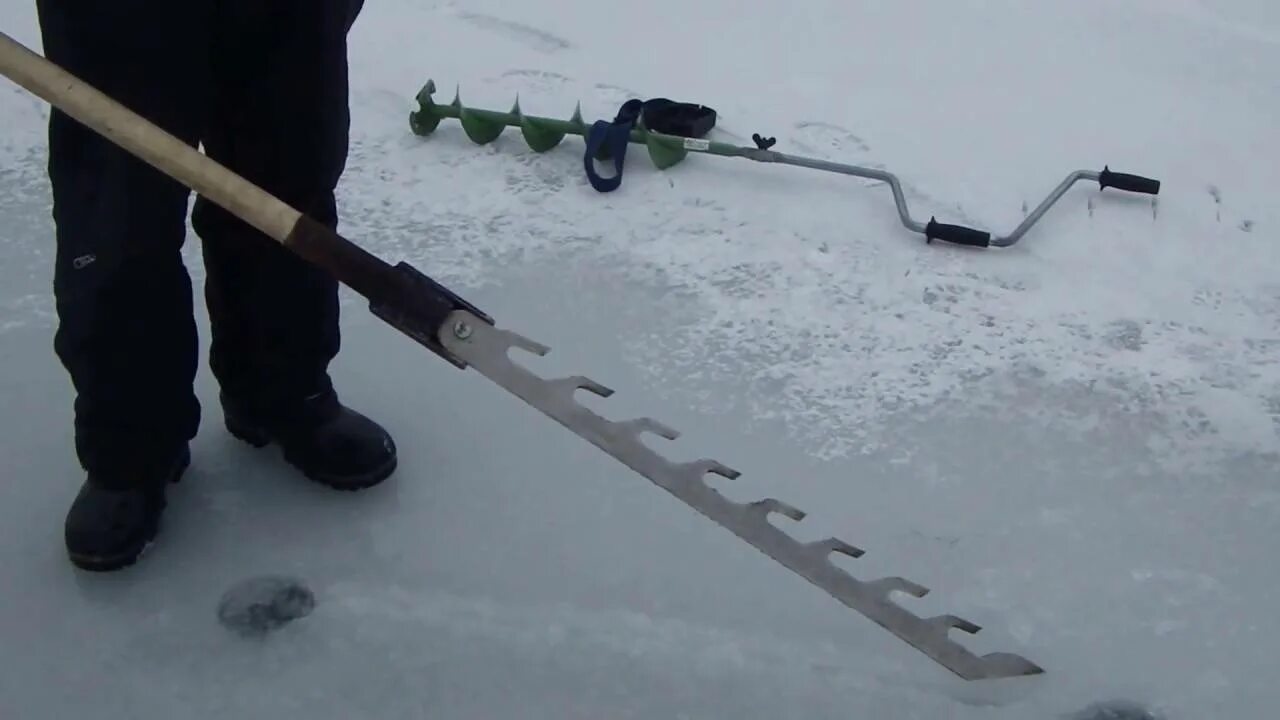 Режут лед
