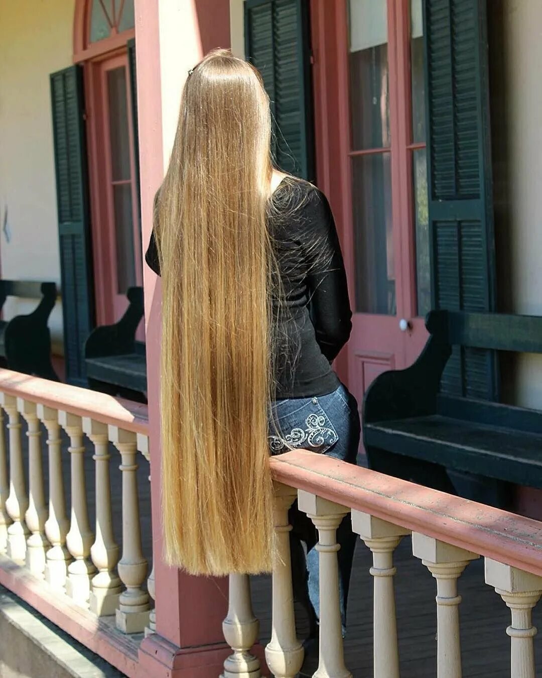 Наращивание на очень. Ксюша Куцевич Лонг Хаир. Ксюша Куцевич длинные волосы. Длинные нарощенные волосы. Длинные светло русые волосы.