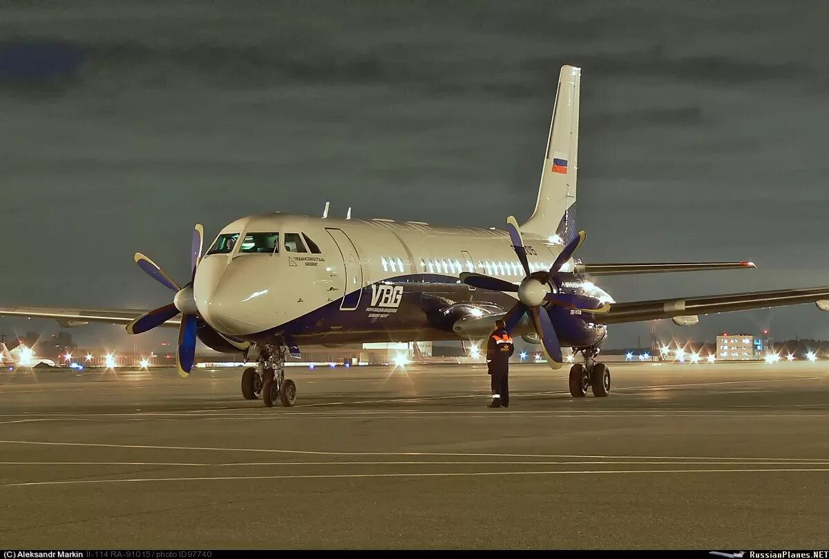 Турбовинтовой самолет пассажирский. Ил-114-300. Турбовинтовой самолет ил 114 300. Турбовинтовой самолет ил-114. Ил114 300 ОАК.