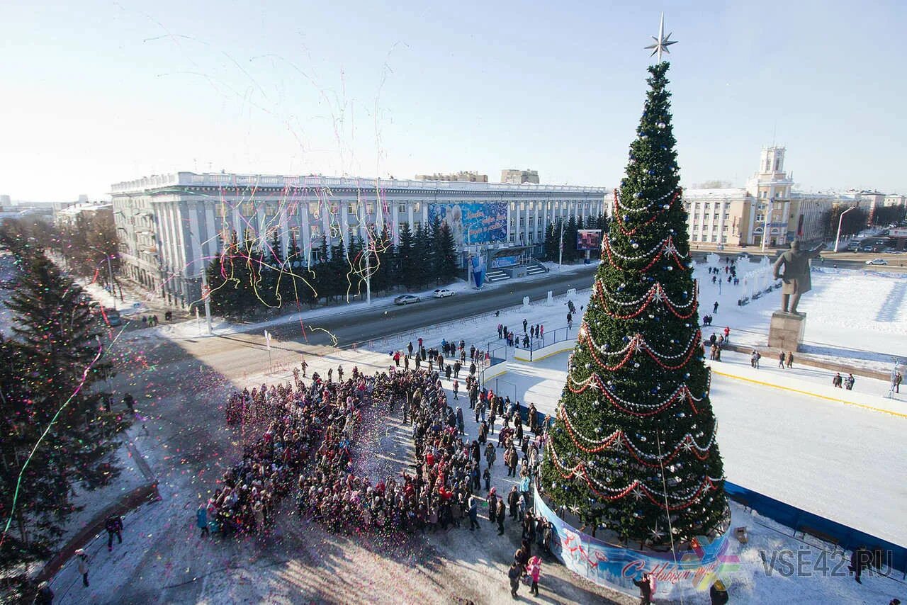 Купить в кемерово сегодня. Площадь города Кемерово. Город Кемерово площадь советов. Центральная площадь Кемерово. Главная площадь города Кемерово.