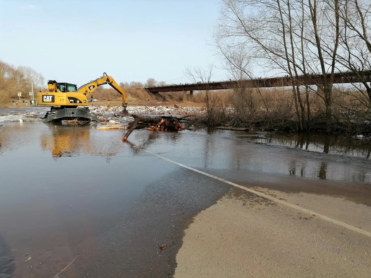 Паводок в бузулуке оренбургской области 2024. Река Самарка Бузулук. Река Самара в Оренбургской области в Бузулуке. Мост в Бузулуке через Самарку. Бузулук паводок 2022.