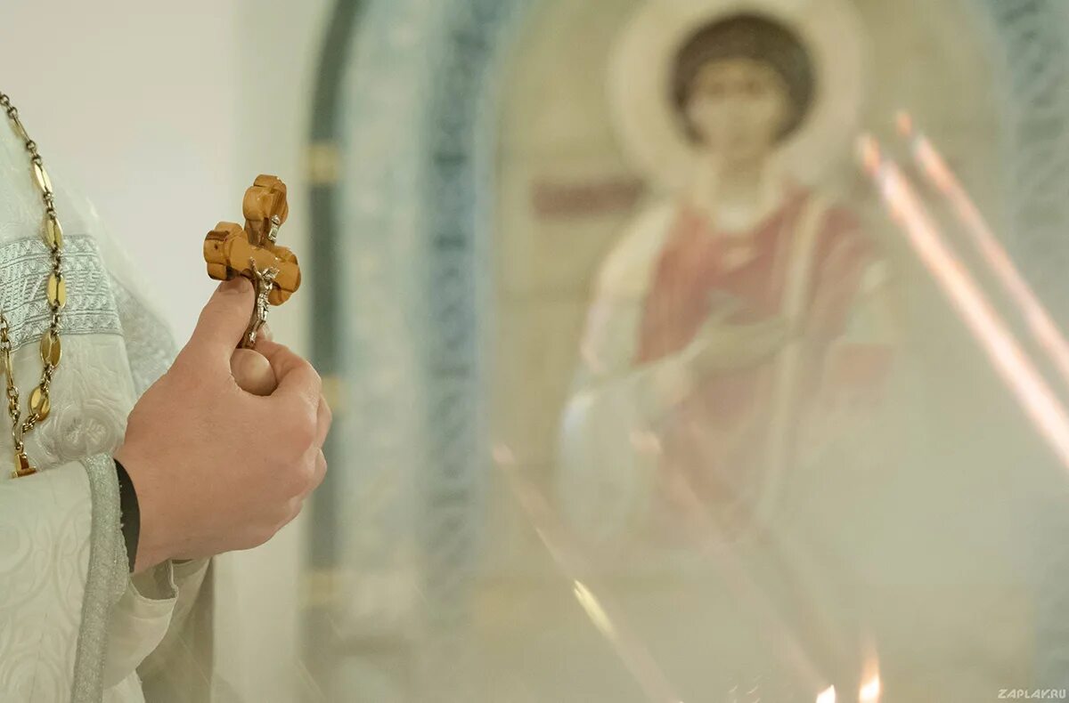 как правильно пишется крестины или кристины