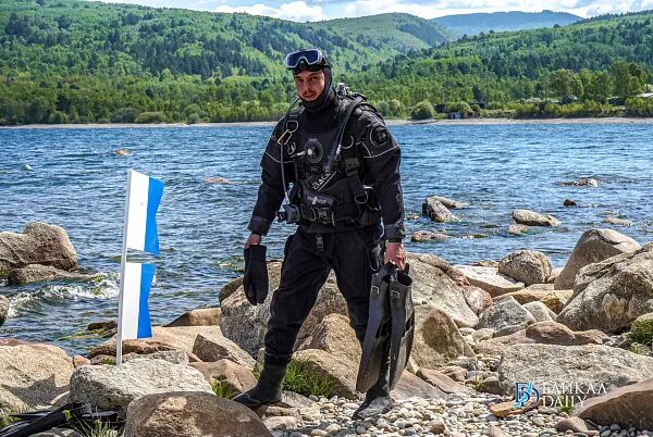 Байкал сейчас. Подводная торнадо на байкале. Бурятские спасатели байкал-daily. Байкалов спасатель. Дно байкала.