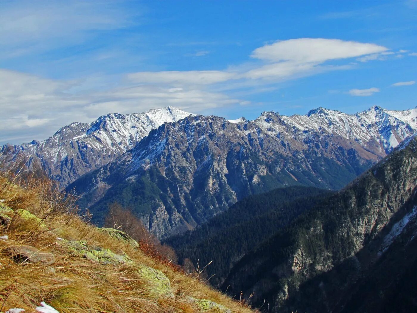 Гора Агепста Сочи. Кисловодск горы Домбай. Кураминский хребет Таджикистан. Горы хребты Северного Кавказа.