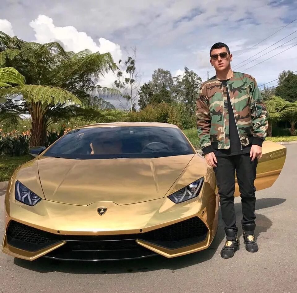 Самый крутой богатый. Lamborghini Urus Гусейн Гасанов. Машина Егора Крида Ламборгини. Ламборджини 666 блоггер. Ламборджини Литвина.