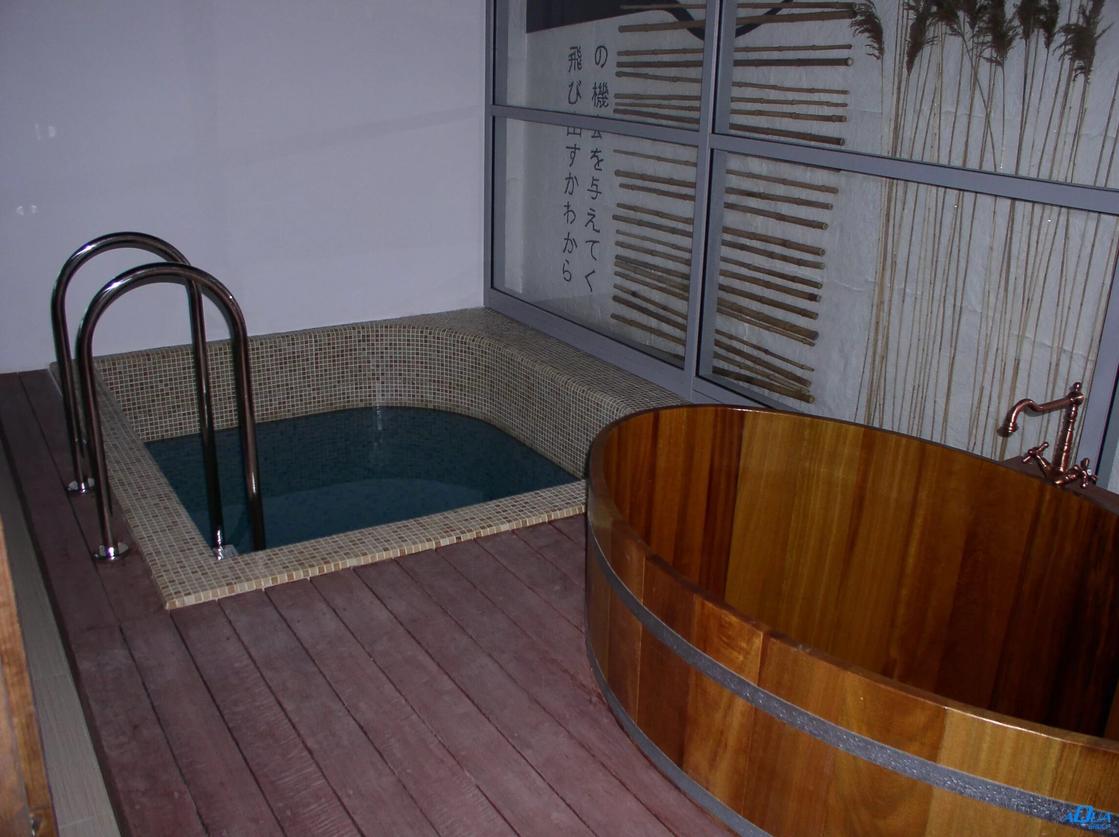 Купель для бани. Небольшой бассейн в бане. Мини бассейн в бане. Баня с купелью внутри.