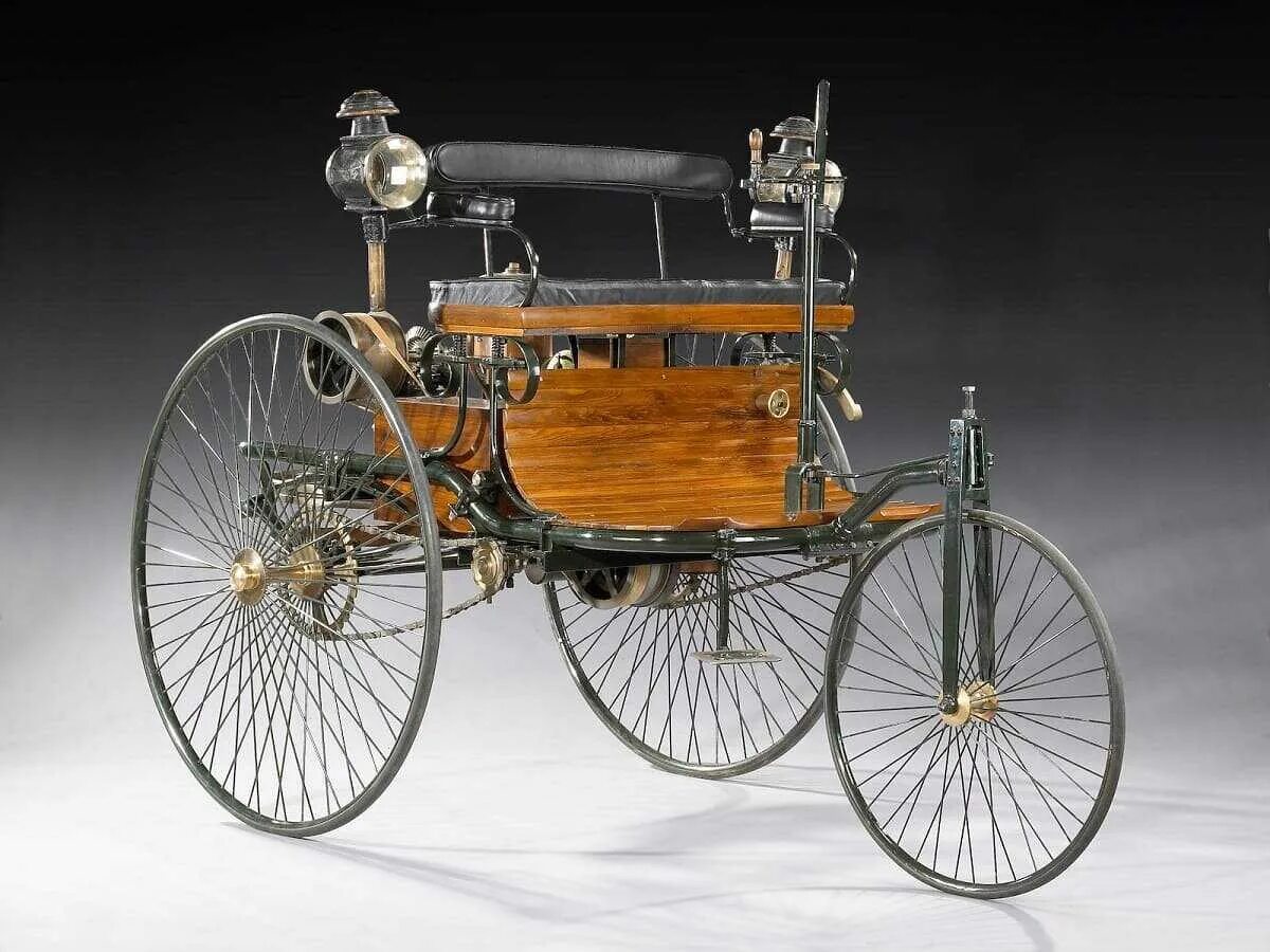 Первый автомобиль бенца. Benz Patent-Motorwagen 1886. Benz Patent-Motorwagen 1886 года. Benz Patent-Motorwagen 1886 двигатель.