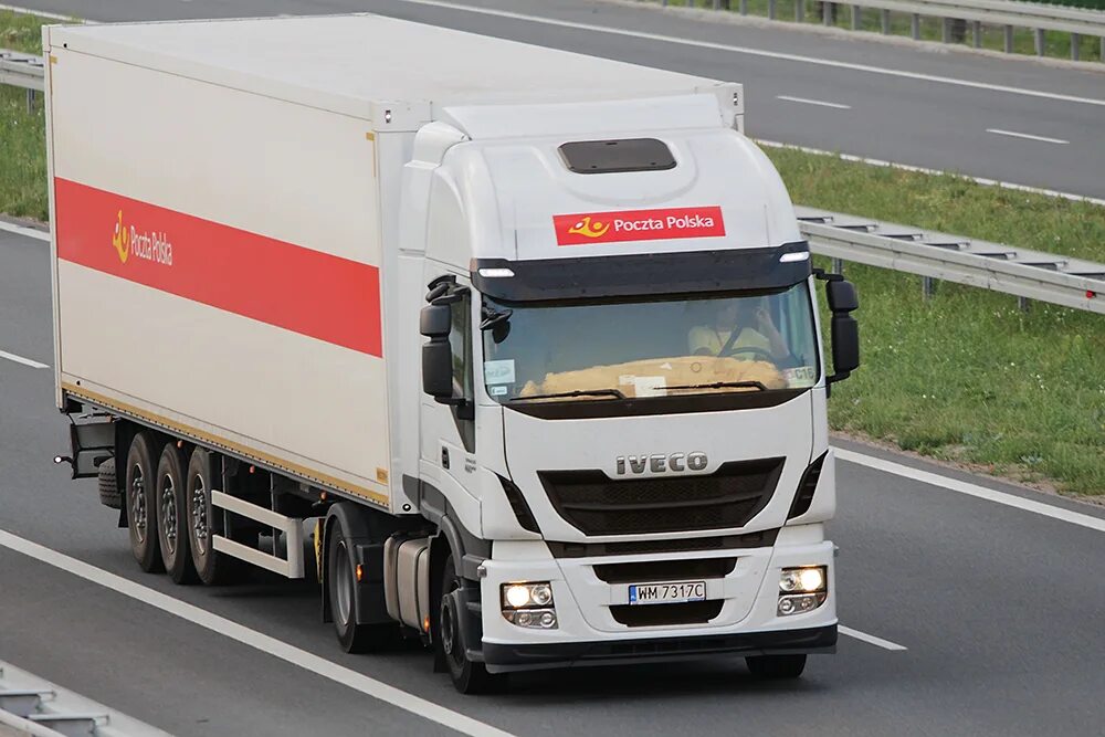 Каталог iveco online. Ивеко stralis 2017. Iveco stralis np 460. Ивеко чья фирма. Ивеко грузовая.