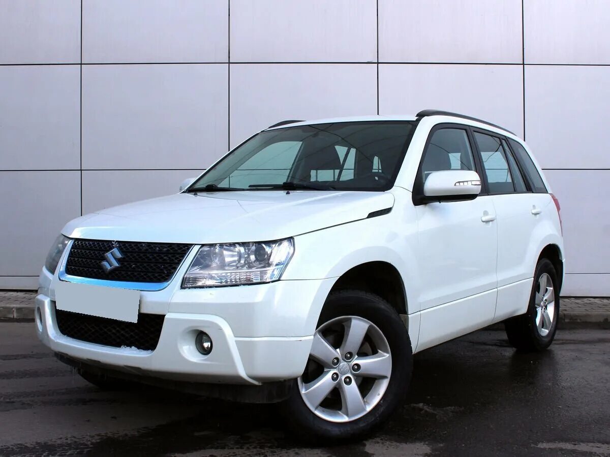 Купить витару пермь. Suzuki Grand Vitara 2010 белая. Suzuki Grand Vitara белая. Suzuki Grand Vitara 2012 года. Сузуки Гранд Витара 2012 белый.