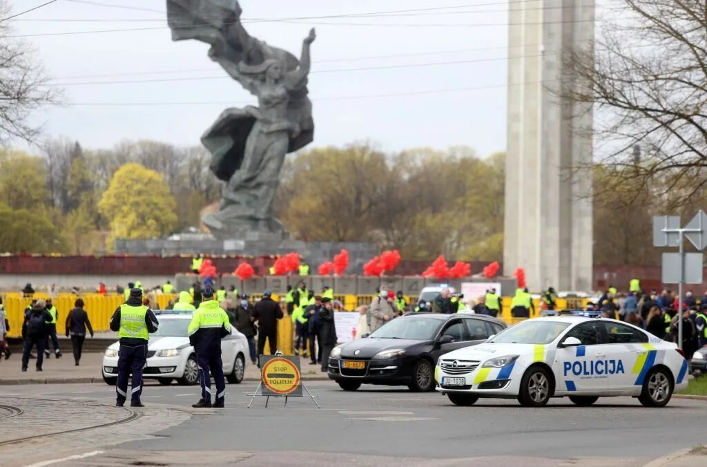 9 мая в латвии. Рига 9 мая. день победы в латвии. латвия 9 мая 2025. с днем победы на латышском.