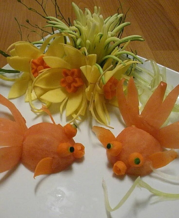 Карвинг Золотая рыбка. Рыбки из овощей и фруктов. Рыба из овощей Карвинг. Рыбка из моркови.