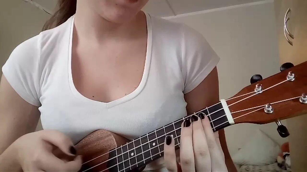 Я урод на укулеле. Лизер между нами на укулеле. Кавказская балалайка. Пачка сигарет на укулеле бой. День игры на гавайской гитаре.