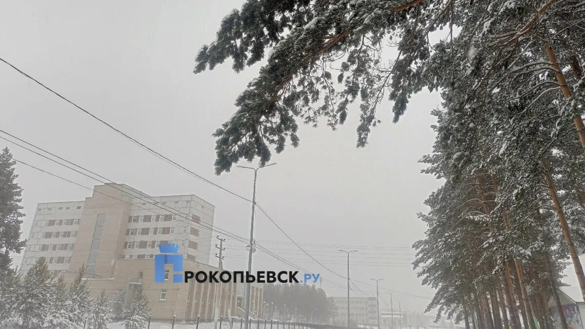 Прокопьевск в снегу. Прокопьевск снегопад. Метели в Прокопьевске. Снежный городок Прокопьевск. Погода в прокопьевске на апрель 2024