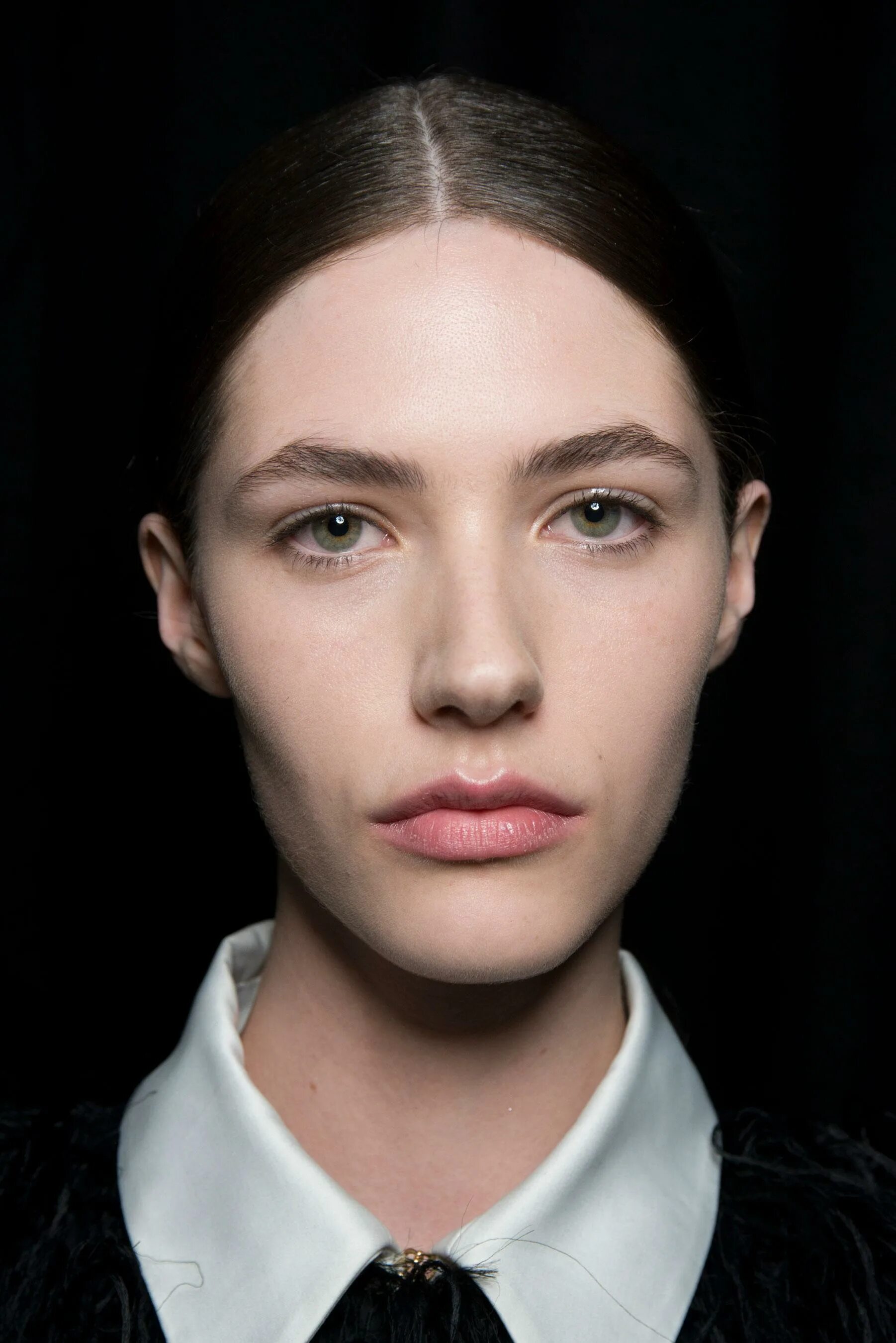 Прямая форма бровей. Модные брови 2021. Брови тренд 2021. Какая форма бровей сейчас в моде. Johanna felicia herrstedt 2020 года.