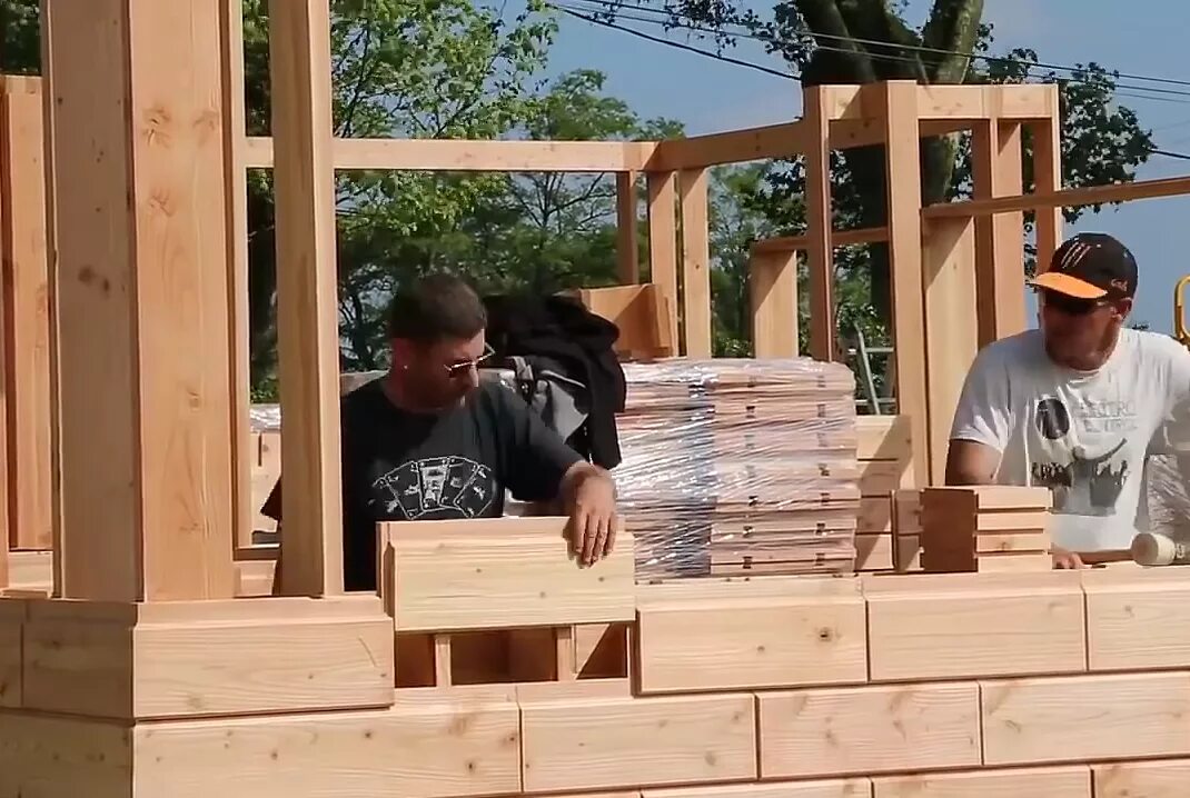 Деревянный кирпич для строительства дома. Строим из дерева своими руками. Деревянные постройки. Домик из дерева. Строим из дерева своими руками.