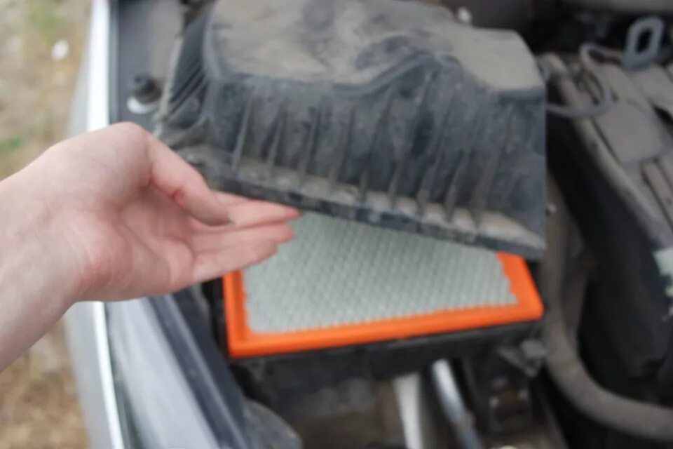 Воздушный фильтр для двигателя ec5. Воздушный фильтр для двигателя шевроле кобальт. Фильтр воздушный хендай соната. Срок замены воздушного фильтра. Срок замены воздушного фильтра.