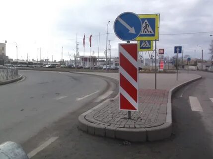 Знаки на разделительной полосе
