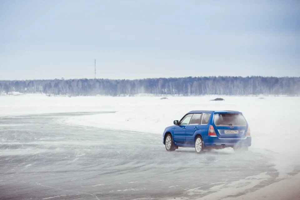 Дрифт озерах. Дрифт на озере. Зимний дрифт ЕКБ. Дрифт на озере зимой. Кама для зимнего дрифта.